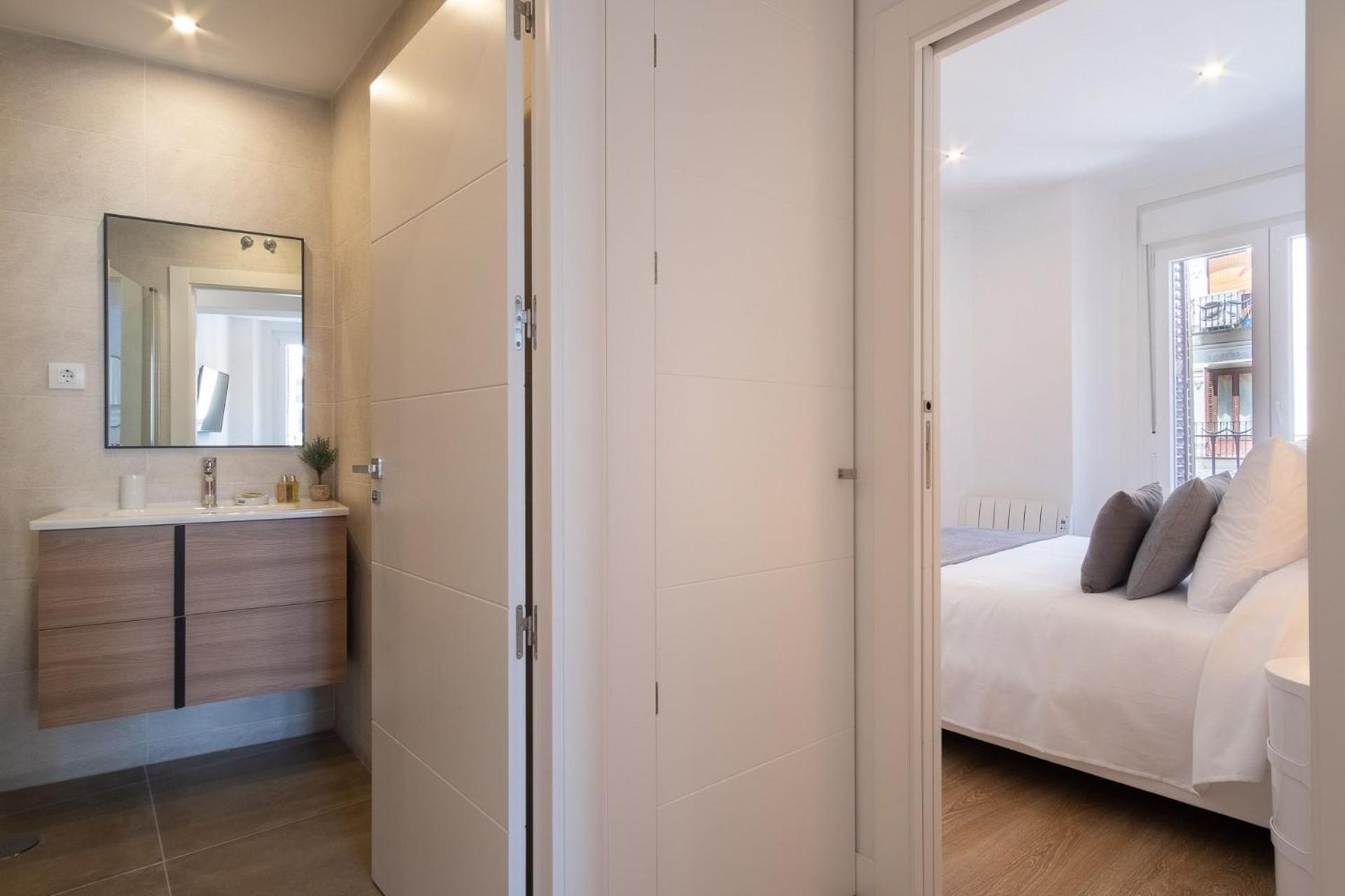 Charming Apartment For 4 Steps Away From Mercado De San Miguel , Calle Mayor IV Madrid Luaran gambar