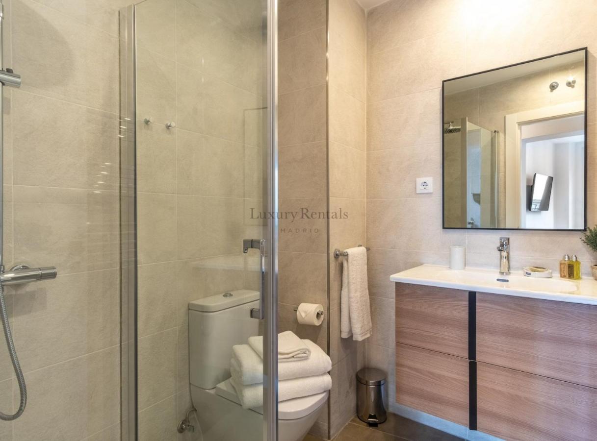 Charming Apartment For 4 Steps Away From Mercado De San Miguel , Calle Mayor IV Madrid Luaran gambar